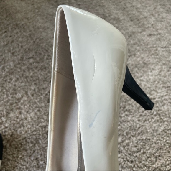 Predictions Comfort Plus Black and Cream Classic Pump - Picture 6 of 9